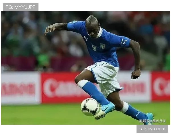 巴洛特利衣柜里到底藏了多少把刀，球场外比电影还刺激吧？