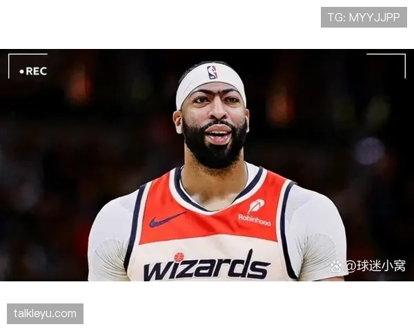 安东尼·戴维斯家里泳池比我整栋楼还大，这赛场上看着就像邻家大哥？